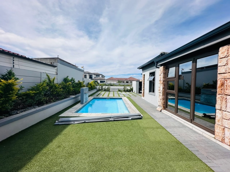 To Let 3 Bedroom Property for Rent in Parklands Western Cape